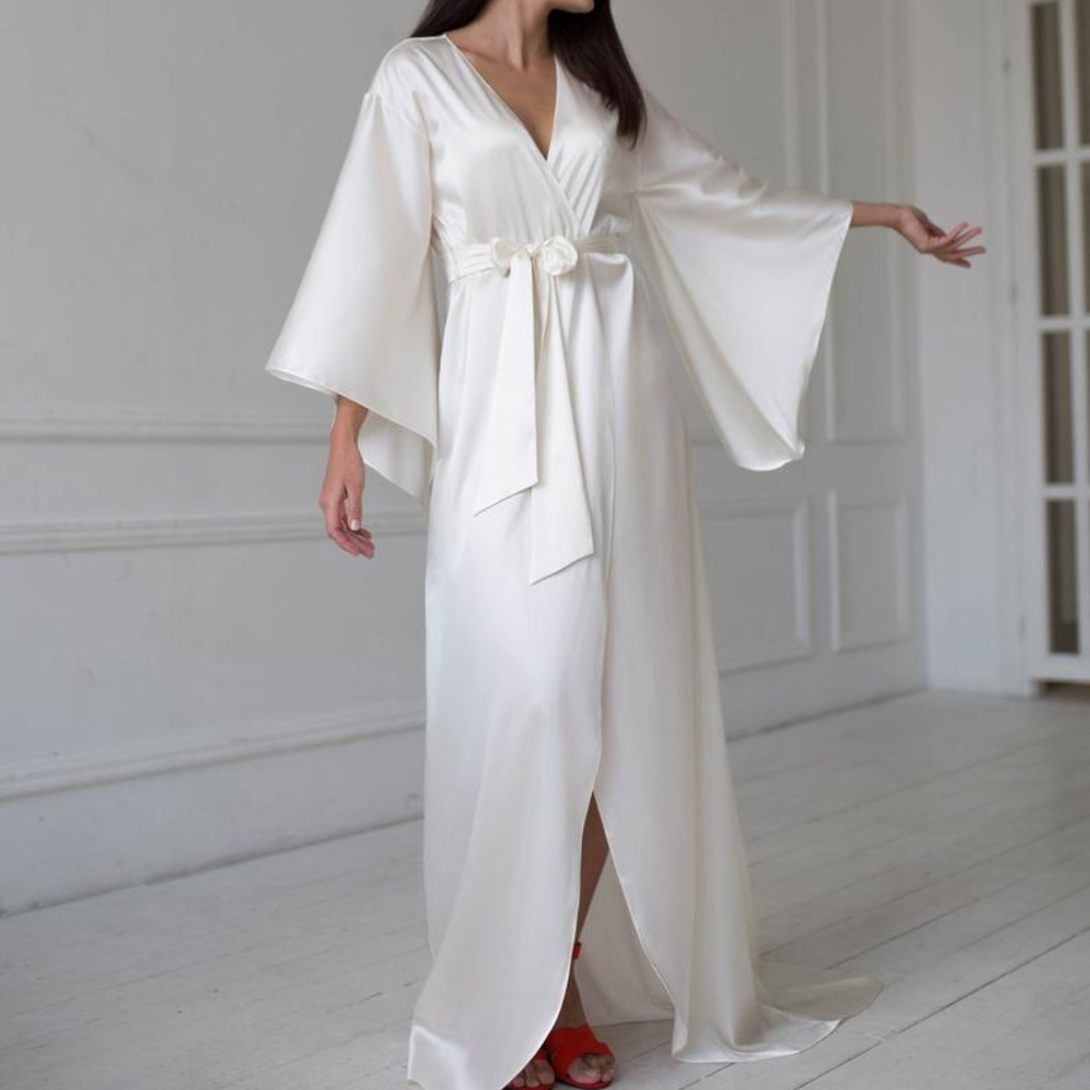 White Silk Robe - Picture 3 of 3